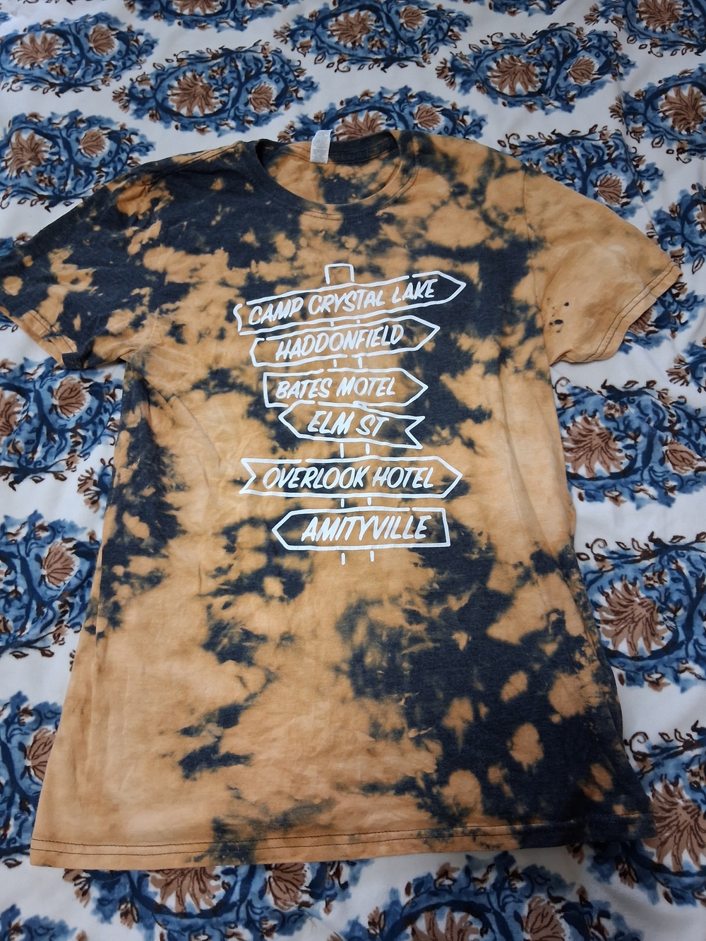 Fruit of the Loom Black & Tan Tie-Dye Horror Locations Tee